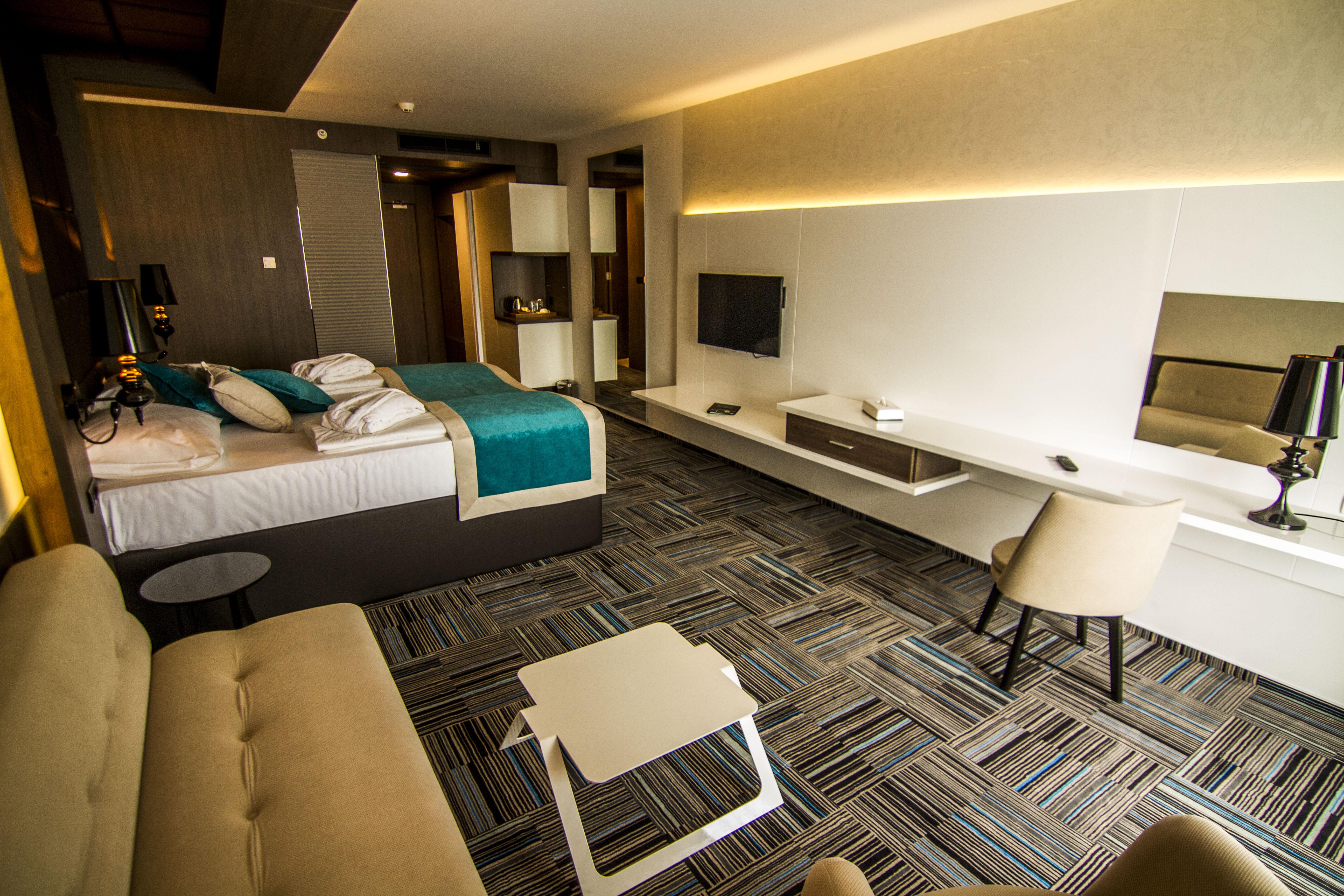 Hotel Hills Sarajevo Congress & Thermal Spa Resort Ilidža Luaran gambar A room at the hotel