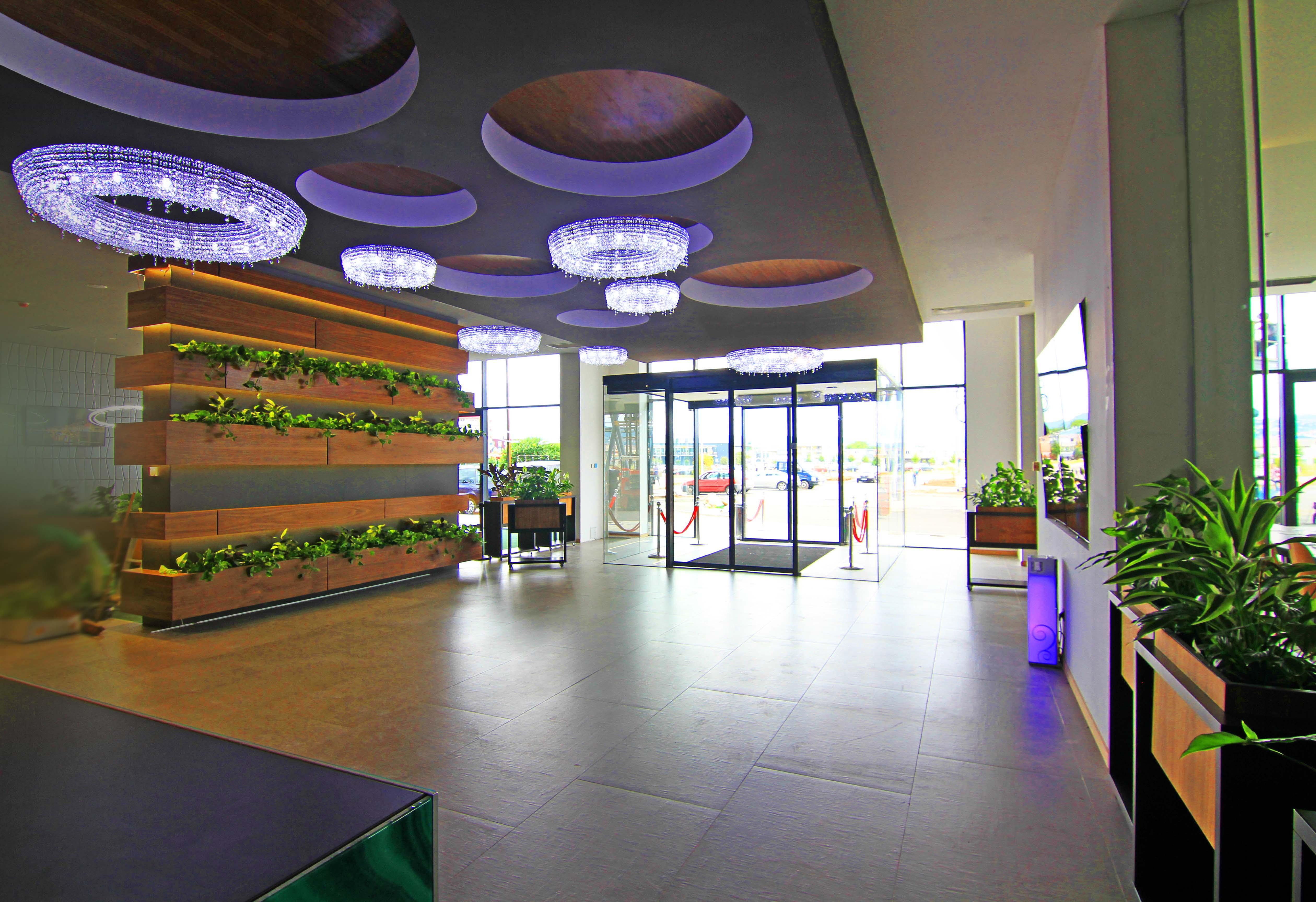 Hotel Hills Sarajevo Congress & Thermal Spa Resort Ilidža Luaran gambar Entrance to the terminal