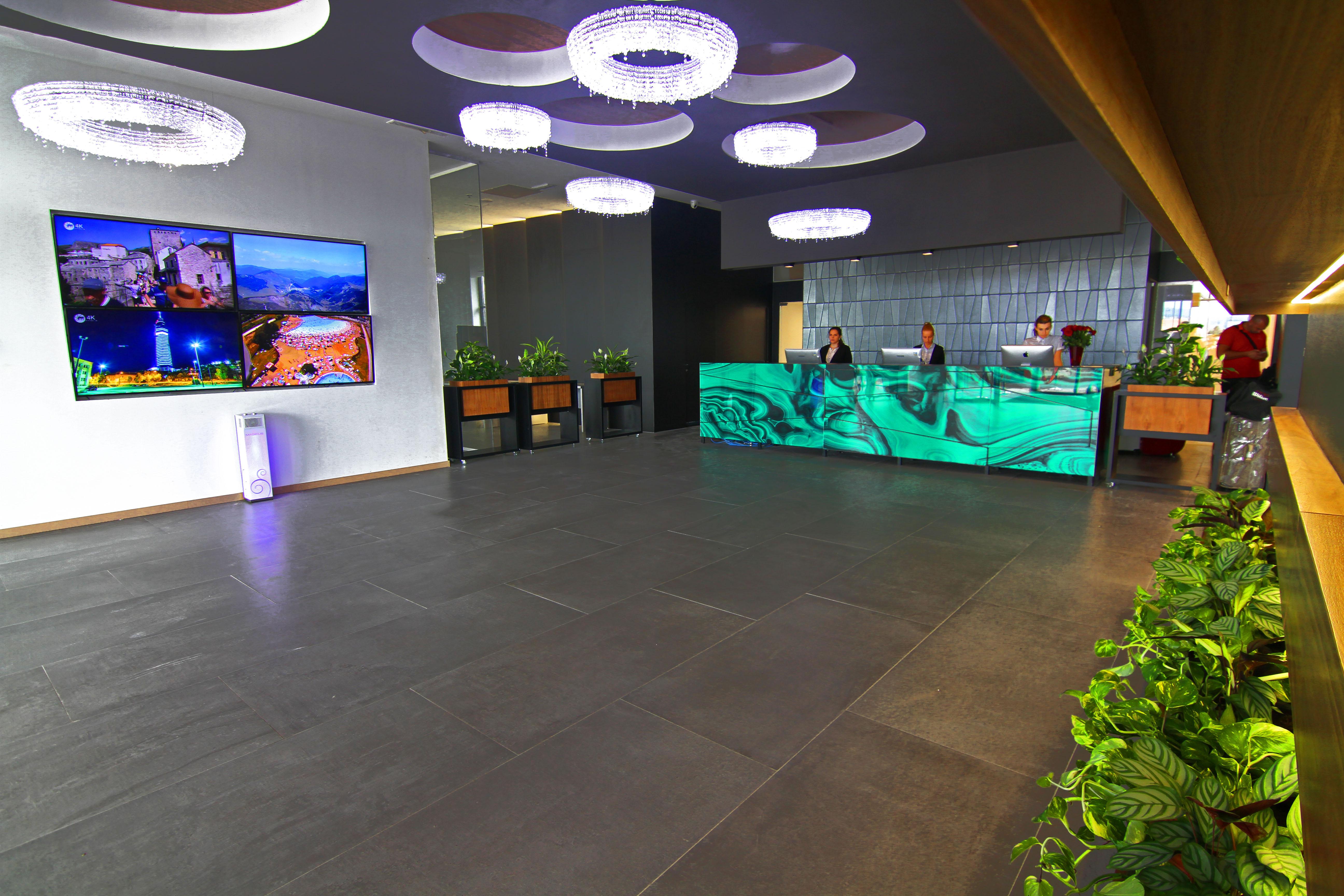 Hotel Hills Sarajevo Congress & Thermal Spa Resort Ilidža Luaran gambar The lobby of the airport