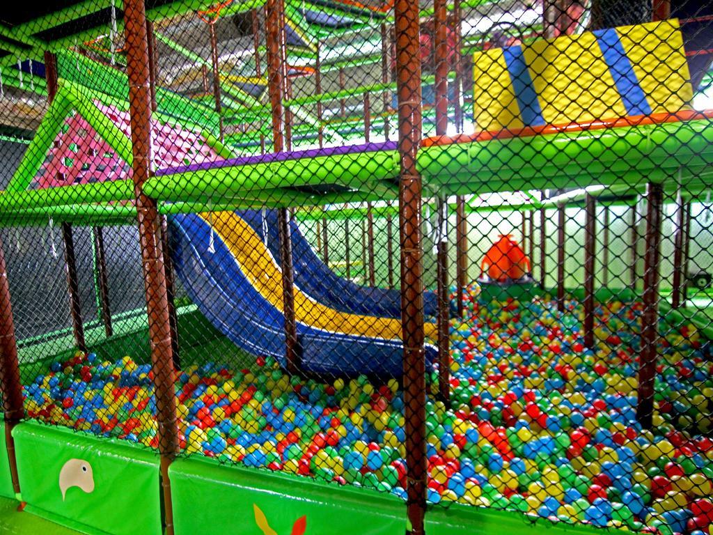 Hotel Hills Sarajevo Congress & Thermal Spa Resort Ilidža Luaran gambar An indoor playground