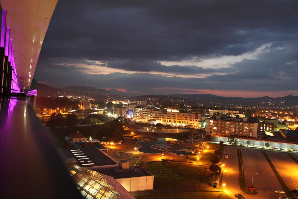 Hotel Hills Sarajevo Congress & Thermal Spa Resort Ilidža Luaran gambar View of the city from the hotel