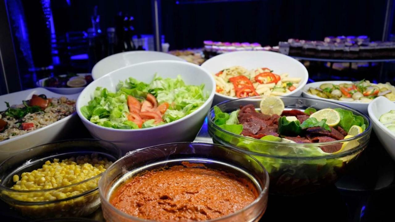 Hotel Hills Sarajevo Congress & Thermal Spa Resort Ilidža Luaran gambar A selection of salads